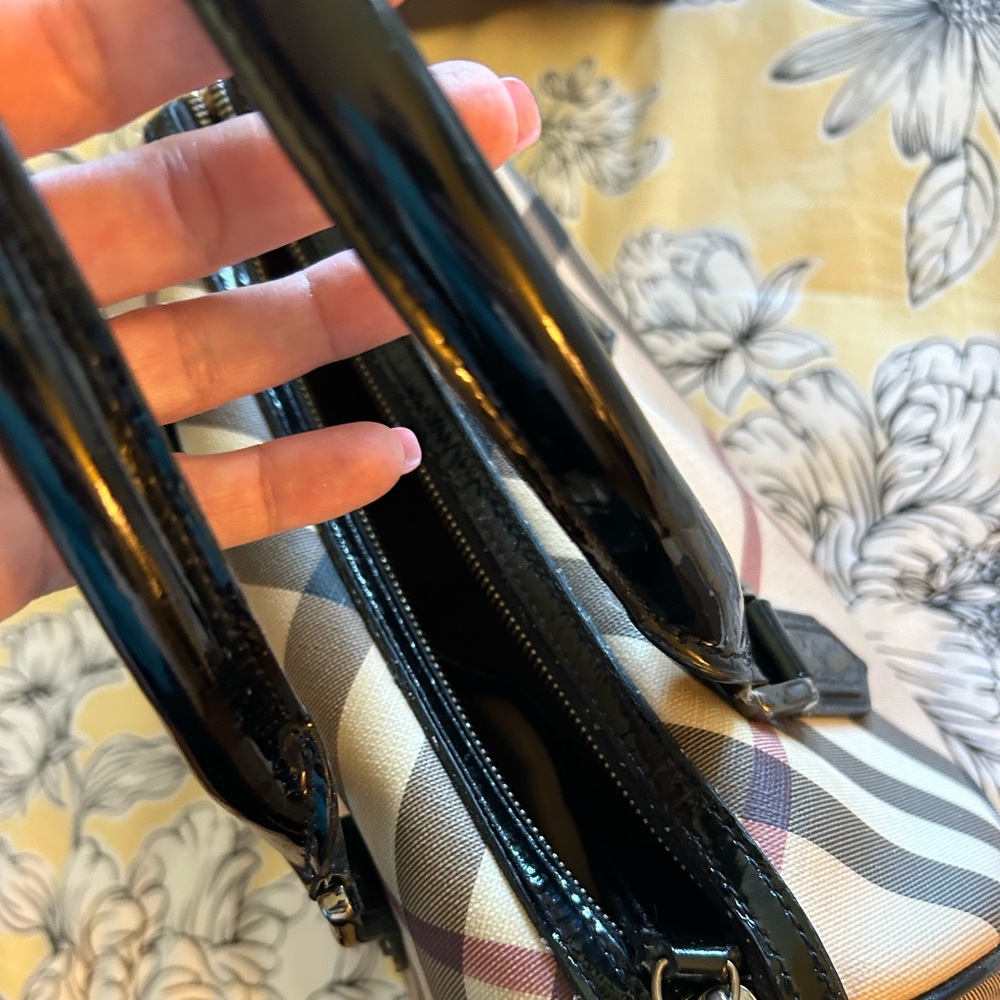 Burberry Beige/Black Nova Check PVC and Patent Leather Chester Bag - Picture 10 of 12